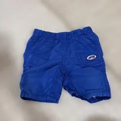 青いチェック柄のパンツ