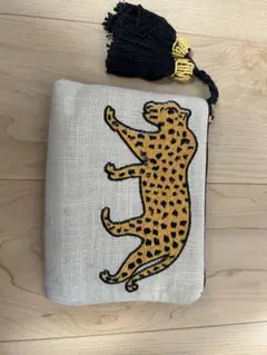ヒョウ刺繍 ベージュフラットポーチ
