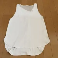 SUKALA ホワイト Vネック タンクトップ