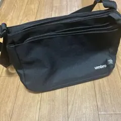 umbro ショルダーバッグ(ブラック)