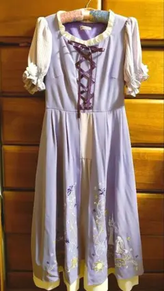 アクシーズファム ディズニー 塔の上のラプンツェル ワンピース