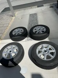DUNLOP WINTER MAXX SJ8 225/65R17 17インチ スタッドレス 4本 2013年製 2014年製 ハリアー エクストレイル等 (TW28) クレジットカード QR決済可能 4本《 ダンロップ 》ウィンターMAXX SJ8[ 225/65R17 ]8.5分山
