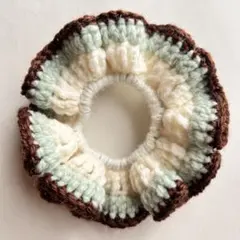 ハンドメイド　シュシュ　毛糸　編み物　フリル　ヘアゴム　　ヘアアクセ