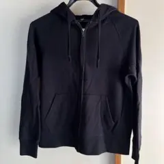ユニクロ　パーカー　黒