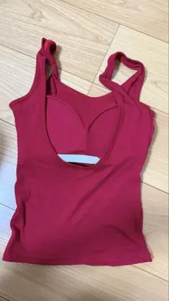赤いリブタンクトップ