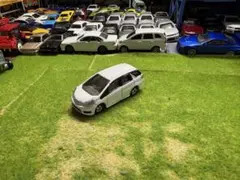 トミカ ホンダ フィットシャトル　ホワイト　白　ミニカー　改造　カスタムのサムネイル