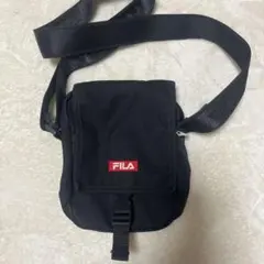 FILA ロゴ ショルダーバッグ 黒　ボディバッグのサムネイル