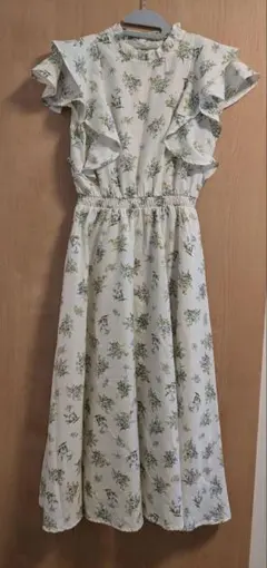 トッコクローゼット　Mサイズ　白系　フリル付き　花柄　半袖ロングワンピース