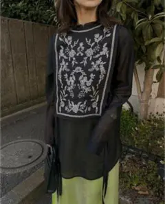 EMBROIDERY APRON BLOUSE ブラック