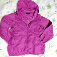 ユニクロ　ポケッタブルパーカー　ピンク フード付き ウィンドブレーカー