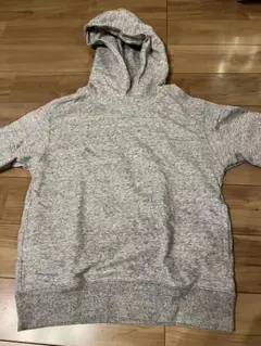 ユニクロ　パーカー　プルオーバー　スウェット　140 グレー　シンプル　無地