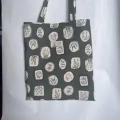 A4対応　肩掛けトートバッグ　ハンドメイド