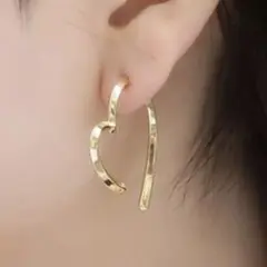 ハートモチーフピアス