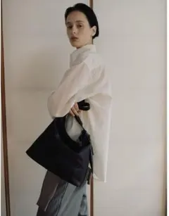 【TOUT Y EST】パラレルバッグ ブラック 新品未使用品 parallele TOUT Y EST(トゥティエ) - 海外通販のBUYMA