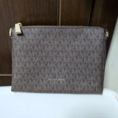 新品未使用　最終お値引しました。MICHAEL KORS ブラウンポーチ