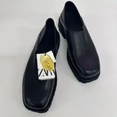 【新品】ZARA Vibramレザーローファー ブラック41（Y-9)のサムネイル