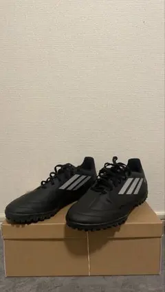 adidas フットサルシューズ　一度のみ着用、28センチ