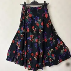 アーモワールカプリス　フラワープリント フレアスカート 黒