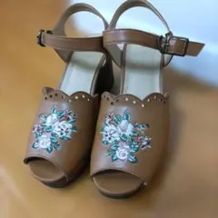 フィント　花柄刺繍サンダル　Mサイズのサムネイル