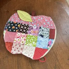 ハンドメイド　パッチワーク　りんごのポーチ