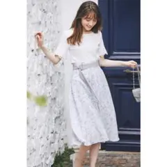 tocco closet 配色ベルト付き線画水彩フラワープリントフレアスカート