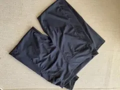 ネイビーのショートパンツ ヨガパンツ