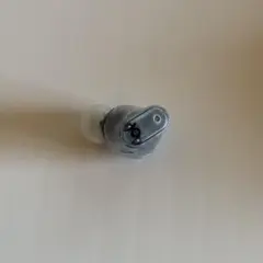 Beats Studio Buds + トランスペアレント 左のサムネイル