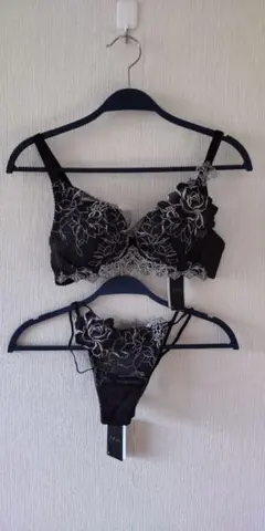 【ルビア様専用】 ワコール サルート VIVA LINE 黒