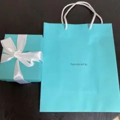 Tiffany & Co. ギフトボックスとショッパー