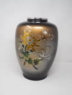 黒金　菊　梅　花瓶　アルミ製？　彫金入り仏壇用花瓶　-SO