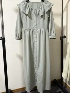 GU長袖グリーンのフリルワンピース