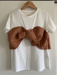 リボン付きTシャツ