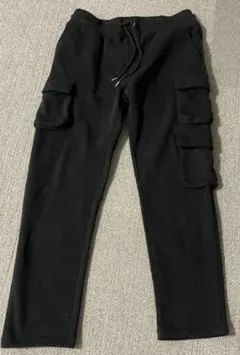 黒いカーゴパンツ ドローストリング付き