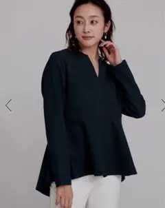 新品タグ付きユアーズ　キーネックペプラムトップスSブラック