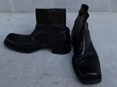 スクエアトゥブーツ