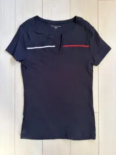 TOMMY HILFIGER ネイビー Vネック半袖Tシャツ