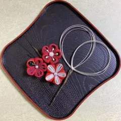 つまみ細工　髪飾り　赤・シルバー　着物　袴　成人式　卒業式　七五三　結婚式