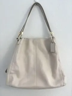 期間限定SALE中！COACH レザー製 ライトベージュ ショルダーバッグ
