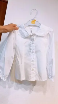 ホワイト襟付き長袖シャツ