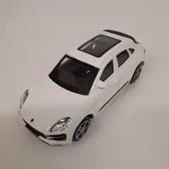 Porsche Macan ミニカー ホワイト 未使用のサムネイル