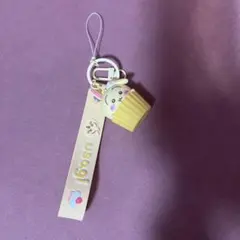 ちいかわ　ハンドストラップ　３Dマスコット付　カップケーキ　うさぎ　１種