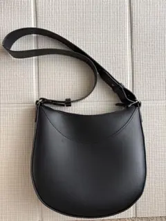 ユニクロ　レザータッチワンハンドルバッグ