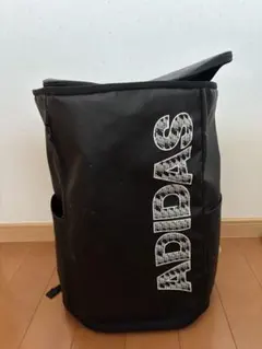 ADIDAS ブラック バックパック サイドポケット付き