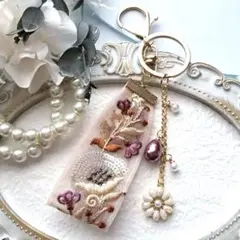 ⭐3222⭐❣️大人可愛い華やかアクセ❣️オリジナル✴インド刺繍バッグチャーム