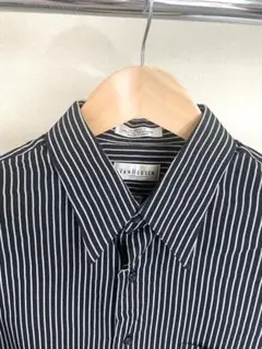 VAN HEUSEN 黒と白のストライプ 長袖シャツ