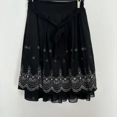 膝丈刺繍入り黒フレアスカート　可愛い　【Lサイズ】　オシャレ　レディース