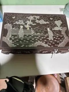 新品】螺鈿（らでん）漆器「鶴・唐草模様」八角形 貝殻細工 小箱 小物
