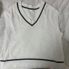 ホワイト Vネック ニットベスト