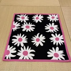 marimekko ハンカチ 花柄 ブラック ピンクのサムネイル