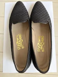 FERRAGAMO ブラック フラットシューズ